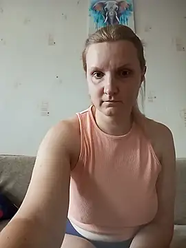Snapshot of SusanGold9211 chatting on 07-17-26, 10:00 SusanGold9211 online show from 07-17-26, 10:00