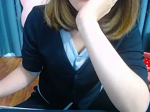 Snapshot of Lunababty chatting on 02-15-26, 08:24 Lunababty online show from 02-15-26, 08:24