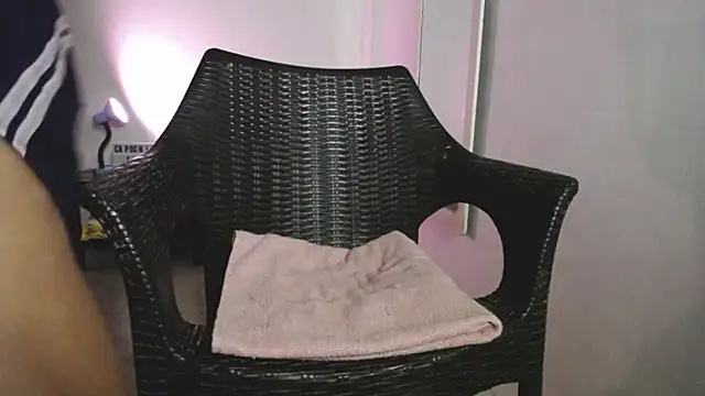 Snapshot of Luuu19 chatting on 02-15-26, 07:51 Luuu19 online show from 02-15-26, 07:51