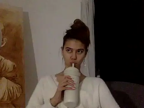 Snapshot of KiraVixenSweet chatting on 03-01-26, 06:21 KiraVixenSweet online show from 03-01-26, 06:21