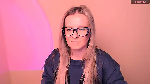 Snapshot of AnnePeach chatting on 02-15-26, 05:20 AnnePeach online show from 02-15-26, 05:20