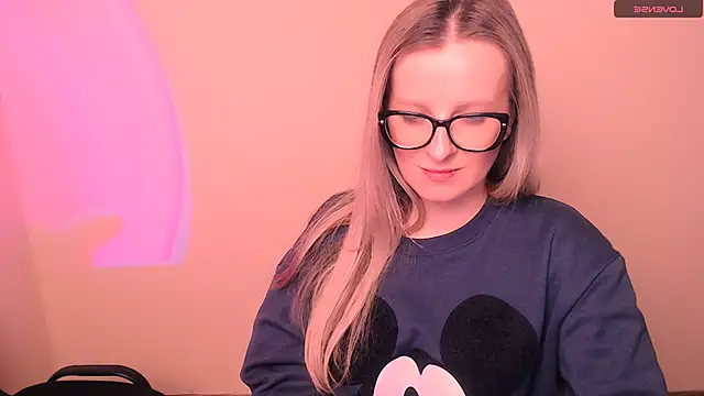 Snapshot of AnnePeach chatting on 02-16-26, 05:25 AnnePeach online show from 02-16-26, 05:25