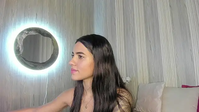 Snapshot of Isabellaa_Rosee chatting on 06-18-26, 08:35 Isabellaa Rosee online show from 06-18-26, 08:35