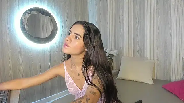 Snapshot of Isabellaa_Rosee chatting on 06-19-26, 08:01 Isabellaa Rosee online show from 06-19-26, 08:01