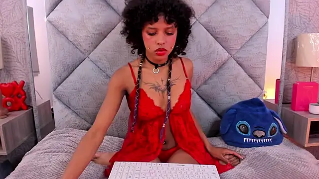 Snapshot of Lunakellerr chatting on 04-23-26, 12:29 Lunakellerr online show from 04-23-26, 12:29