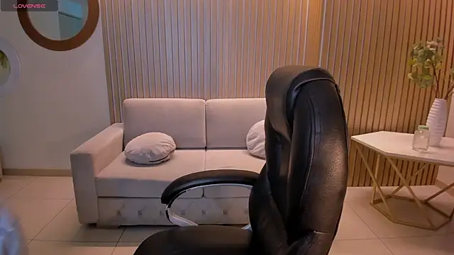 CarolineEvans x online show from 03-30-26, 04:57