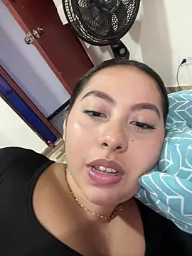 Snapshot of Emiily_joee_ chatting on 06-24-26, 09:25 Emiily joee online show from 06-24-26, 09:25