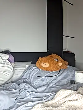 Snapshot of Cinnamonbunn chatting on 02-14-26, 03:58 Cinnamonbunn online show from 02-14-26, 03:58