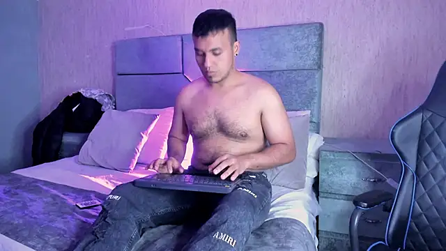 Snapshot of AronGarcia chatting on 02-20-26, 08:09 AronGarcia online show from 02-20-26, 08:09