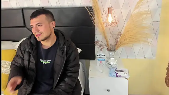 Snapshot of AronGarcia chatting on 02-28-26, 12:06 AronGarcia online show from 02-28-26, 12:06