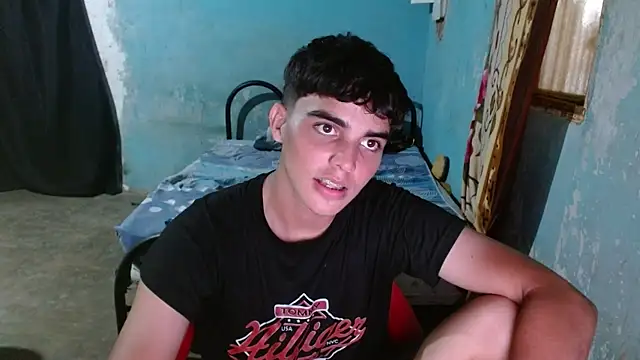 Snapshot of heiker__ chatting on 05-21-26, 03:02 heiker online show from 05-21-26, 03:02