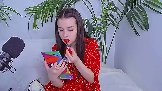 Snapshot of LanaLedger chatting on 02-28-26, 10:49 LanaLedger online show from 02-28-26, 10:49