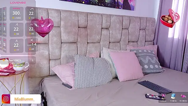 Snapshot of MiiaBlumm_ chatting on 02-20-26, 01:11 MiiaBlumm online show from 02-20-26, 01:11