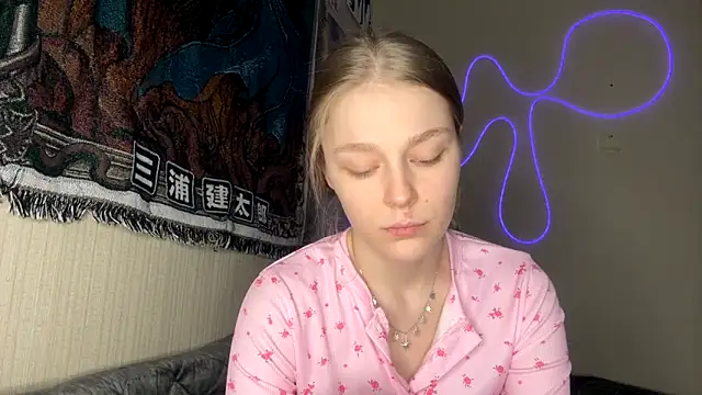 CassandraMur online show from 03-05-26, 07:32