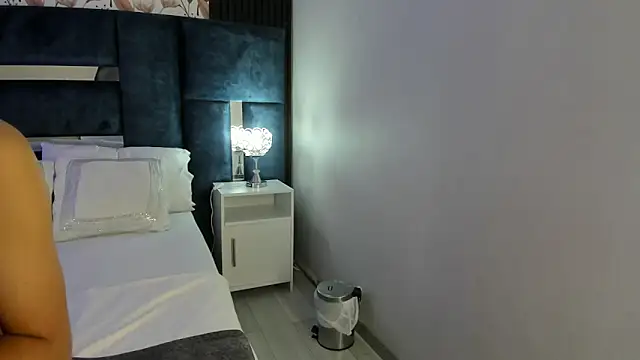 PerlaRogerss  online show from 04-06-26, 11:33