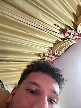 Snapshot of Valentinacouple chatting on 02-22-26, 05:08 Valentinacouple online show from 02-22-26, 05:08