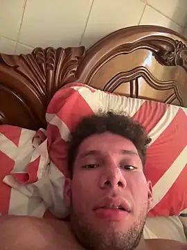 Snapshot of Valentinacouple chatting on 02-28-26, 07:04 Valentinacouple online show from 02-28-26, 07:04