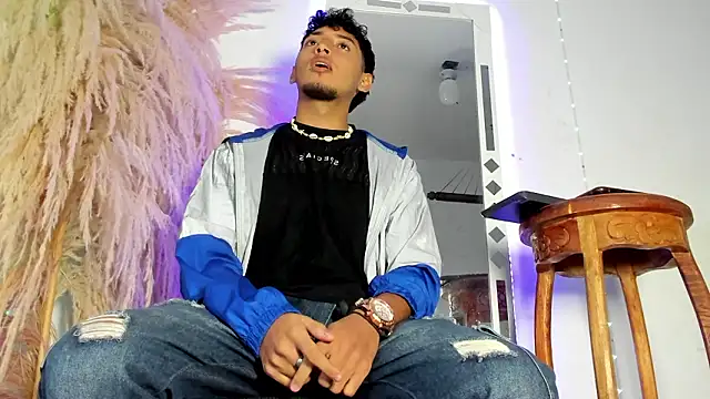 Snapshot of Ian_Hunter chatting on 02-17-26, 01:18 Ian Hunter online show from 02-17-26, 01:18