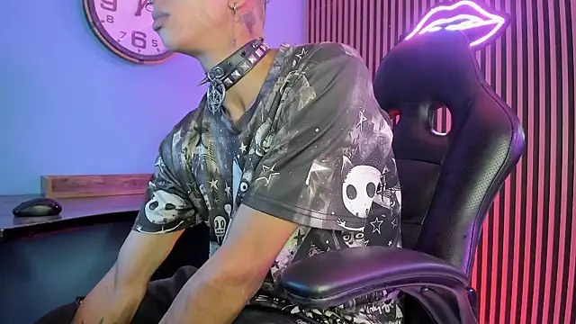 Maximoking26 online show from 02-23-26, 04:43