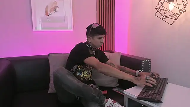 Maximoking26 online show from 07-17-26, 01:56