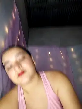 Snapshot of kloe-Dubois chatting on 04-17-26, 03:26 kloe-Dubois online show from 04-17-26, 03:26