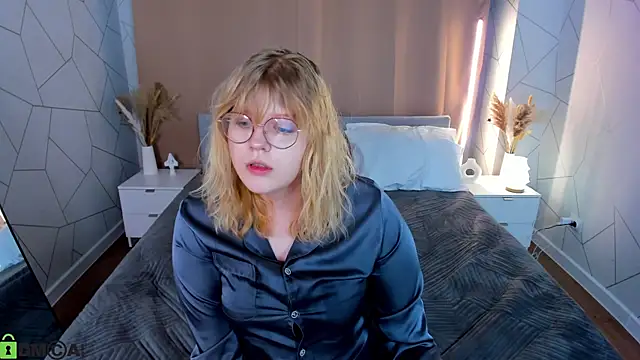 Snapshot of luna_c0ra chatting on 02-22-26, 01:07 luna c0ra online show from 02-22-26, 01:07