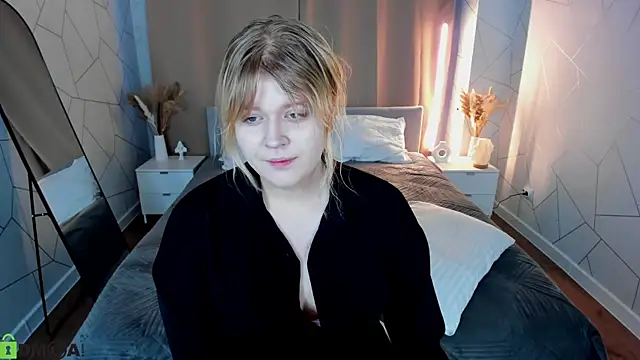 Snapshot of luna_c0ra chatting on 02-27-26, 01:05 luna c0ra online show from 02-27-26, 01:05