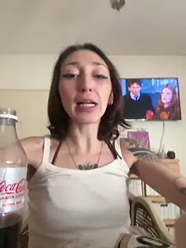 FrutillitaXX online show from 02-15-26, 04:47