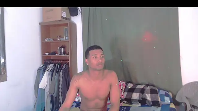 Snapshot of Dani-brown chatting on 04-14-26, 11:11 Dani-brown online show from 04-14-26, 11:11