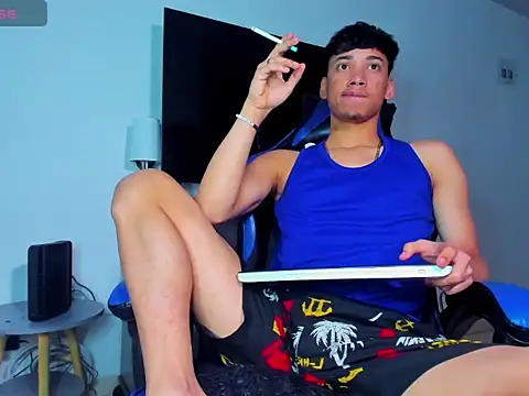 Lyam Russo online show from 04-10-26, 04:39