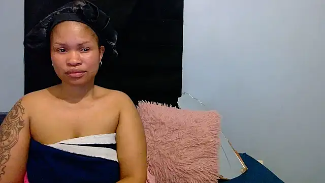 Snapshot of Loyal_Sashaa chatting on 06-30-26, 01:01 Loyal Sashaa online show from 06-30-26, 01:01