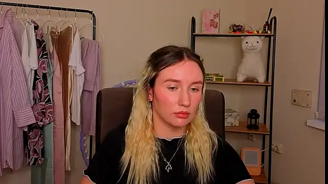 Snapshot of AshleyySchwartz chatting on 02-18-26, 02:24 AshleyySchwartz online show from 02-18-26, 02:24