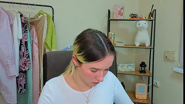 Snapshot of AshleyySchwartz chatting on 02-19-26, 12:56 AshleyySchwartz online show from 02-19-26, 12:56