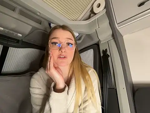 Snapshot of melanieTesss chatting on 02-21-26, 11:50 melanieTesss online show from 02-21-26, 11:50