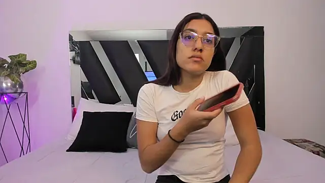 Mia Iron online show from 03-20-26, 12:21