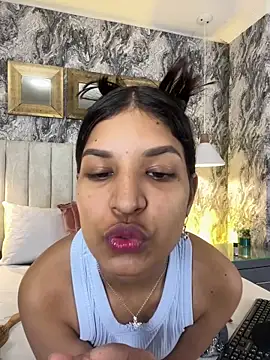 AnnaLoren  online show from 03-25-26, 12:00