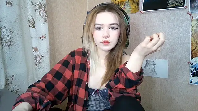 Snapshot of MilaTyan chatting on 04-21-26, 05:17 MilaTyan online show from 04-21-26, 05:17