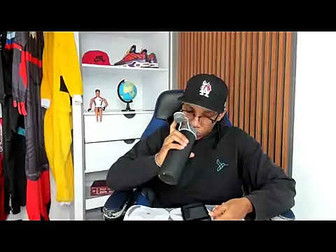 Snapshot of yandi_hot chatting on 02-18-26, 02:02 yandi hot online show from 02-18-26, 02:02