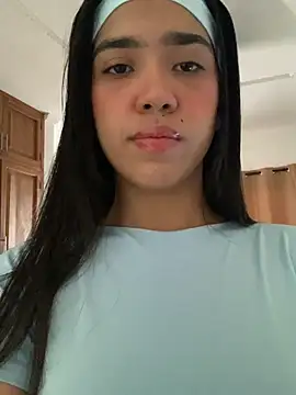 Snapshot of Lily_em chatting on 07-06-26, 12:35 Lily em online show from 07-06-26, 12:35