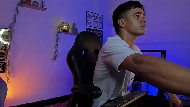 Snapshot of Rob_zaens33 chatting on 02-20-26, 01:33 Rob zaens33 online show from 02-20-26, 01:33