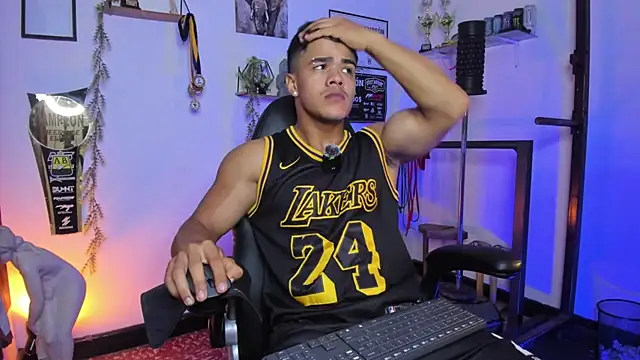 Rob zaens33 online show from 04-14-26, 02:45