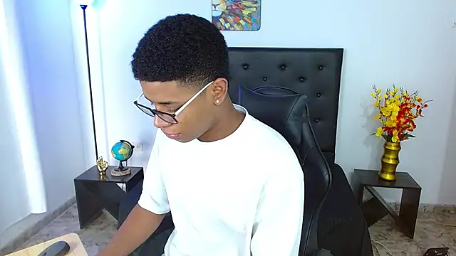 liiam3 online show from 04-06-26, 09:27