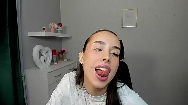 AdeleSolo online show from 04-09-26, 06:19