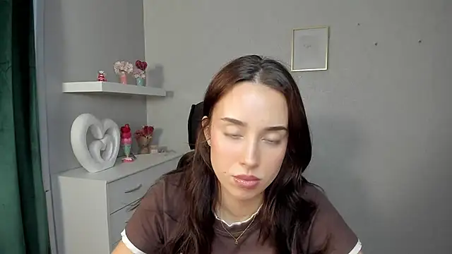 AdeleSolo online show from 04-17-26, 05:43