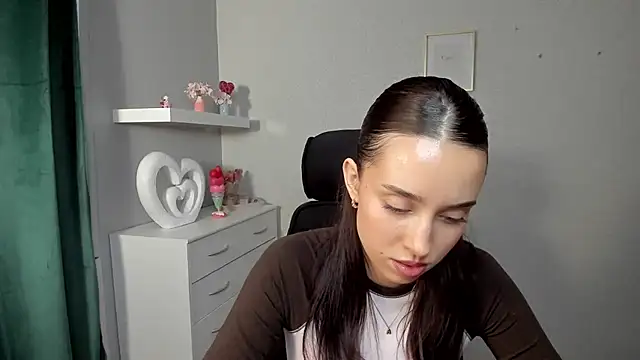Snapshot of AdeleSolo chatting on 04-21-26, 05:47 AdeleSolo online show from 04-21-26, 05:47
