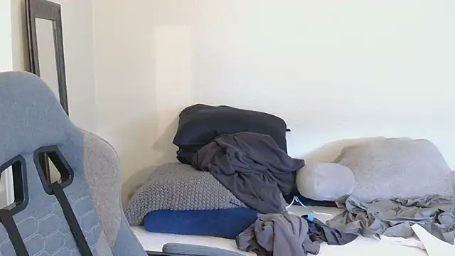 Snapshot of nigeleros chatting on 02-19-26, 07:54 nigeleros online show from 02-19-26, 07:54