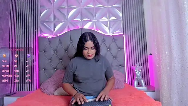 Snapshot of Valentina-Nova- chatting on 04-21-26, 04:08 Valentina-Nova- online show from 04-21-26, 04:08
