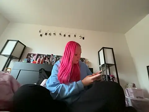 Snapshot of pinkhairfun16 chatting on 02-21-26, 11:06 pinkhairfun16 online show from 02-21-26, 11:06