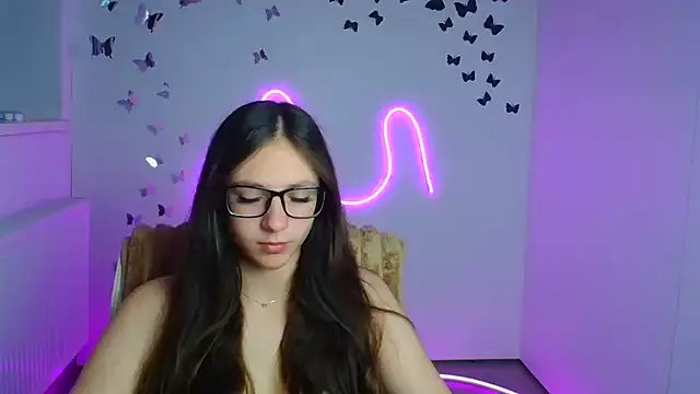 Snapshot of KissMeJulia chatting on 06-20-26, 05:32 KissMeJulia online show from 06-20-26, 05:32