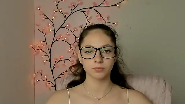 Snapshot of KissMeJulia chatting on 06-26-26, 05:23 KissMeJulia online show from 06-26-26, 05:23